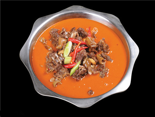 火锅是吉林省朝鲜族传统风味,此菜起源于吉林省延边朝鲜族自治州延吉
