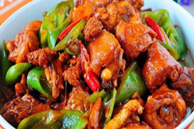 豫香园铁锅炒鸡他突出的是一种只有过瘾鸡才有的独特炒鸡香鲜味,飘香