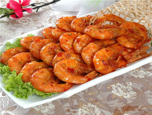 鲁菜油焖大虾使用的清明前渤海湾的大对虾,使用的鲁菜特有的油焖技法