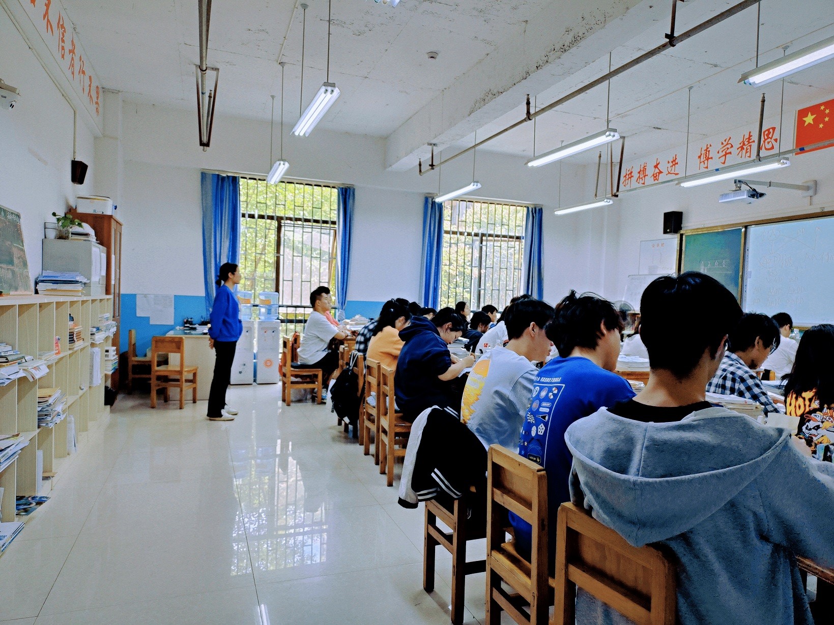 2024年云南昆明高三复读冲刺学校招多少人-昆明钟英培训学校