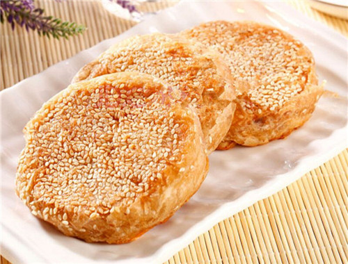 当下美食餐饮类行业是投资成本低,烧饼培训中心,油酥烧饼色泽黄亮