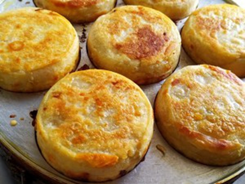 豫香园鸡蛋堡学习内容:1,传授面糊配制 .2,肉馅调制 .3,**酱料制作.