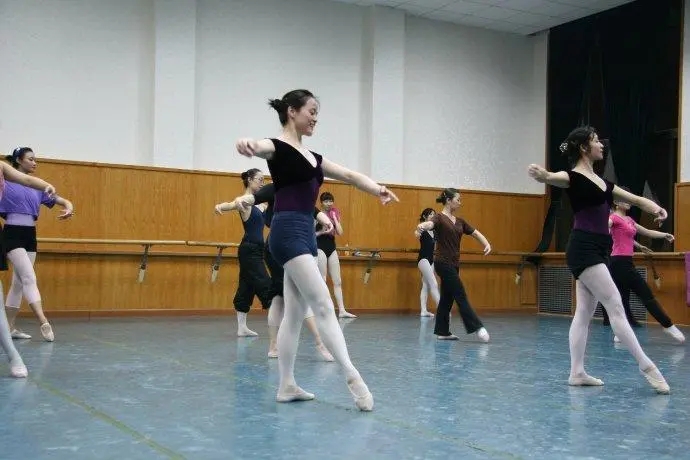 2022年暑假兰州五声艺校成人舞蹈培训班招生