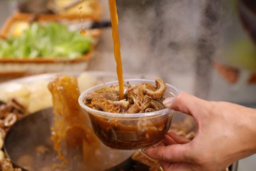 一對(duì)一教噴泉牛雜技術(shù)培訓(xùn)中心