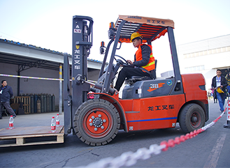 成都叉车培训学校学哪些内容龙泉哪里可以学叉车证