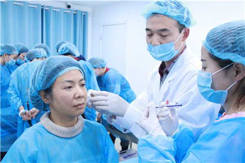 烏魯木齊生物學單眼皮雙眼皮