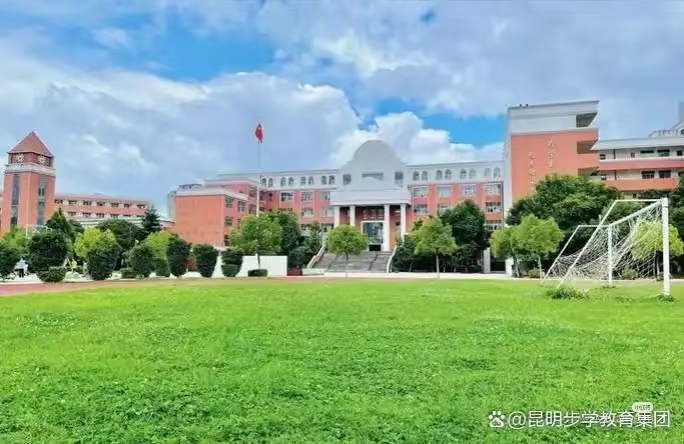 步學(xué)教育高考補(bǔ)習(xí)中心管理模式全解析|制度與執(zhí)行雙維度揭秘
