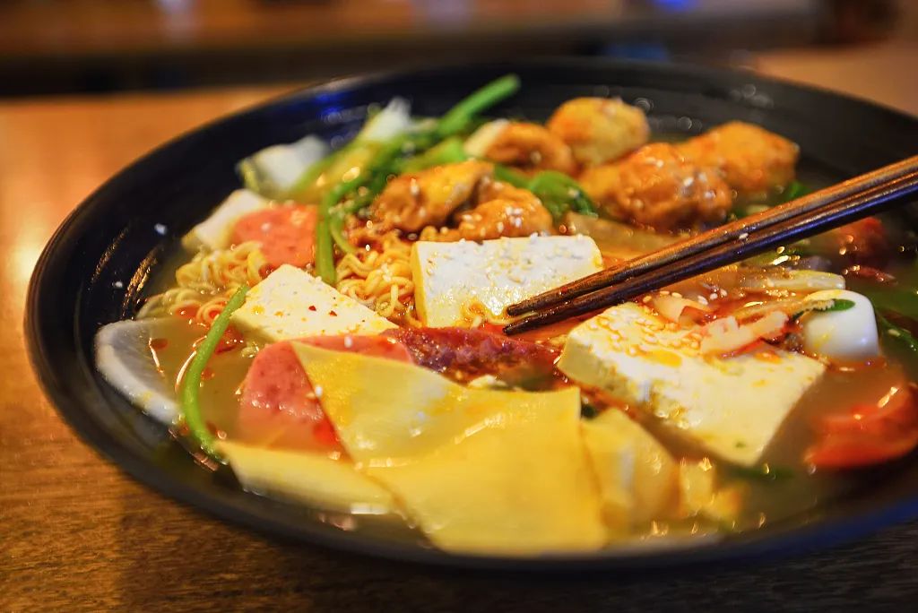 在廣州學(xué)麻辣燙 廚煌麻辣燙培訓(xùn)班