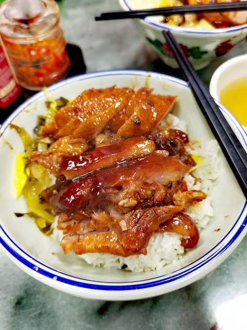鹵香濃郁的隆江豬腳飯技術(shù)培訓(xùn)