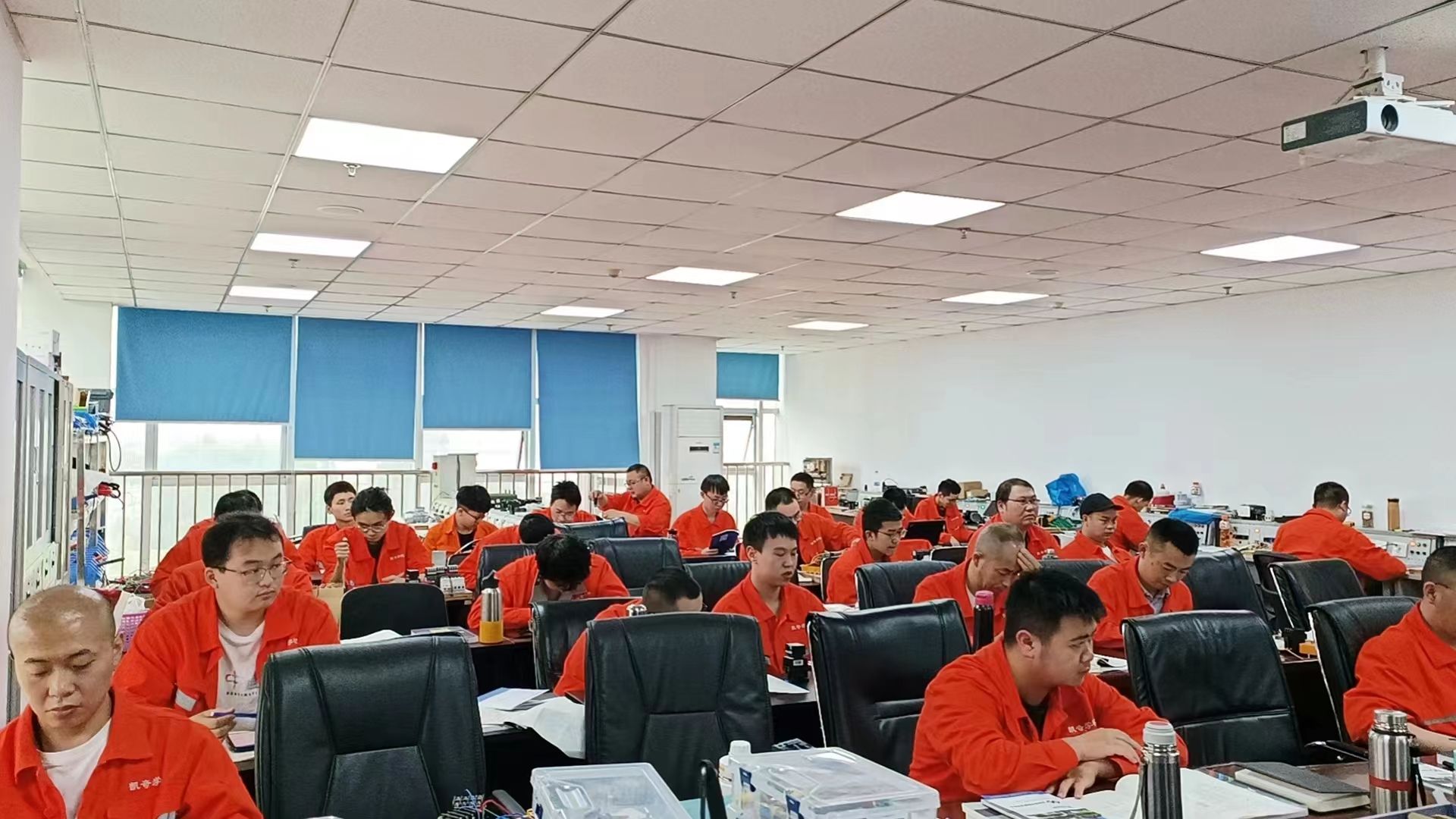 在溫江哪里可以學(xué)電工呢？