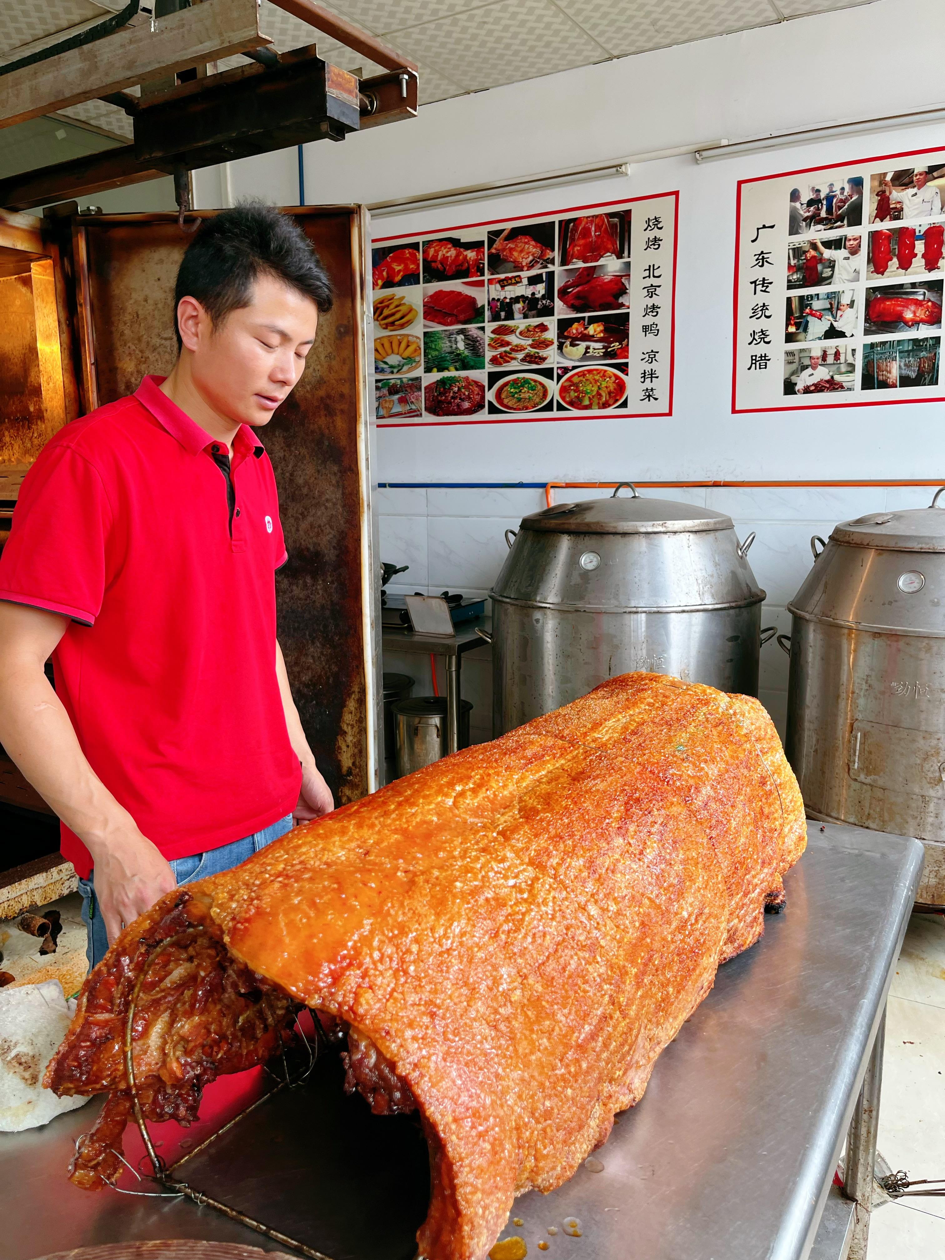 到什么地方學(xué)烤全豬技術(shù)