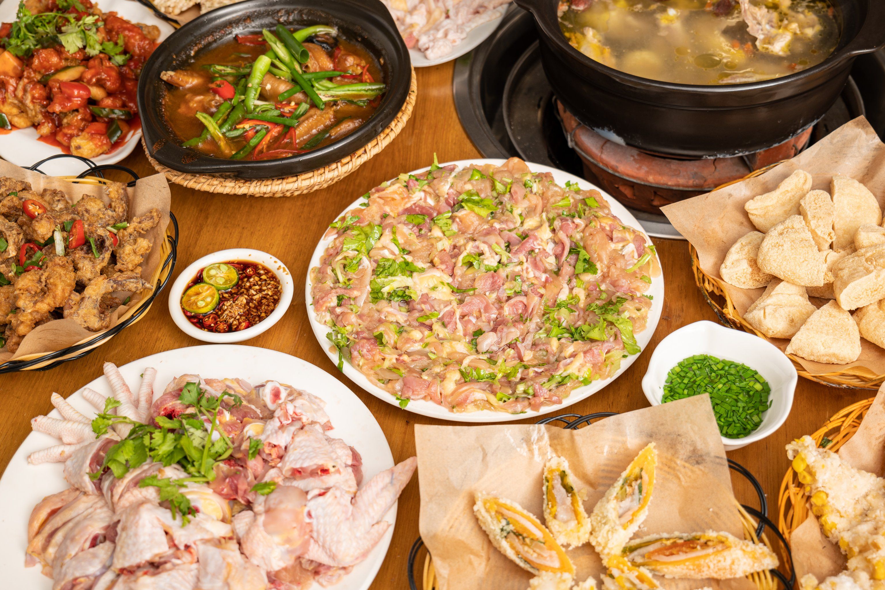 潮汕創(chuàng)新土雞火鍋培訓(xùn) 學(xué)習(xí)炭火雞煲做法