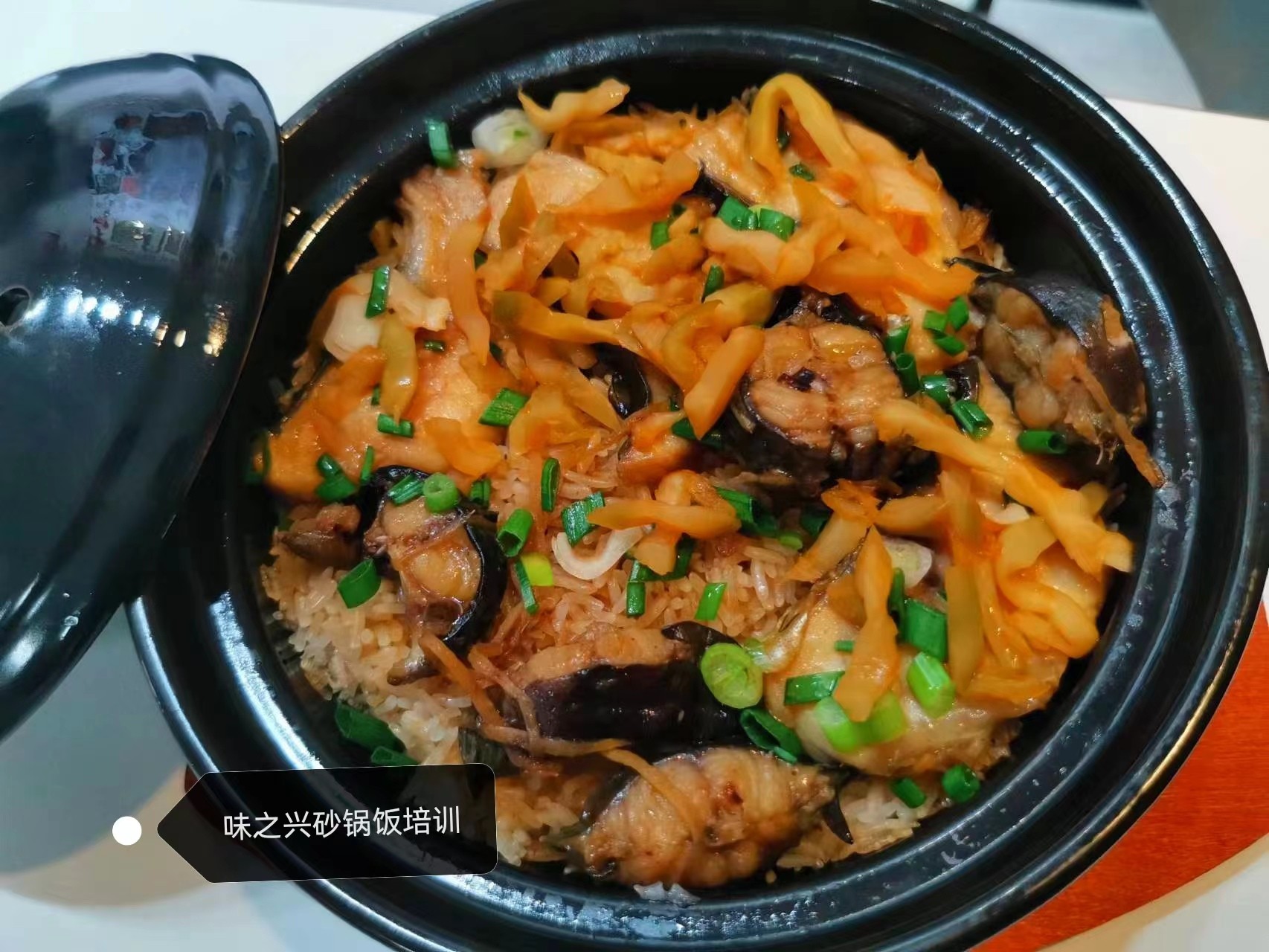 明火煲仔飯怎么做的 學(xué)習(xí)正宗煲仔飯做法