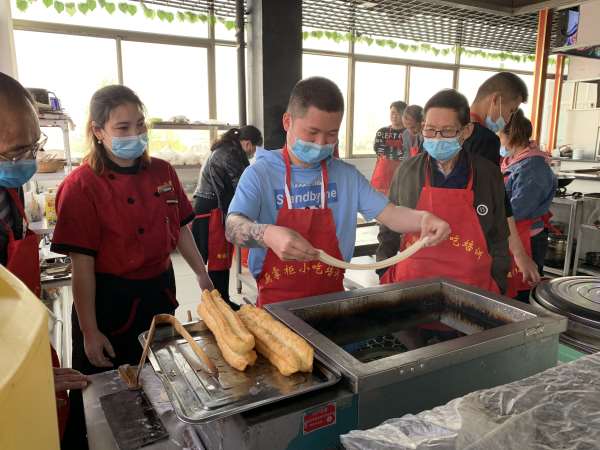 发酵,低温炸制而成,表皮酥脆,成都小吃油条培训无矾油条口感外酥里嫩