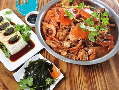 创新,简单操作省时间,平价消费食客广,蟹煲肥美惹人馋,招牌招来好生意