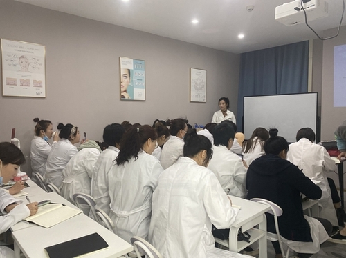 昆明美容培训学校？家具美容培训开云体育- 开云体育官方网站- 开云体育APP 最新2025学校排名？