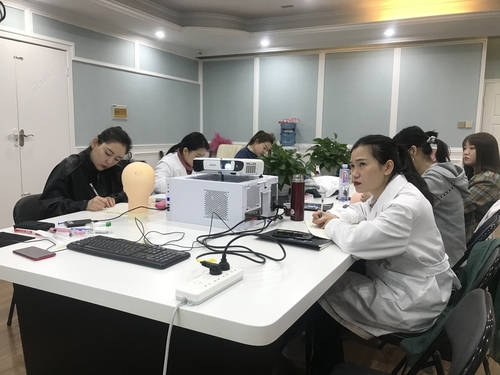 棋牌游戏- 棋牌游戏平台- APP下载女