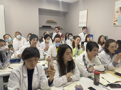 贵阳美发培半岛体育- 半岛体育官方网站- 半岛体育APP下载训机构贵阳美容美发职业学校有哪些