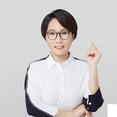 杨老师 中公考研英语研究院院长 中公考研 “精细化、模块化 ”教学法主创人。多年考研英语教学辅导经验，对考研英语作文考试趋势及考生复习规律能有所把握，成为深受考生信赖的实力派讲师，以英语教学法专业的背景为依托，不断自我反思教学过程，倡导科学的语言学习理论，增强学生整体英语水平和语言运用能力的理念和思路贯穿英语课堂教学，教学亲切生动，深受学生喜欢。