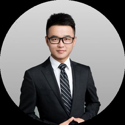 王老师 中公考研英语资深全科讲师 生动活泼又不失严谨的课堂氛围是大家对王老师的评价。在授课中，引经据典，通过综合的视野，让学生们对考研知识有更深入的了解。照顾每个同学的接受程度，是王老师的授课宗旨。学到方法，学会举一反三，而不是单个的知识点，是王老师课堂中学生们最大的收获。遇见他，你会发现，你原来很喜欢学习英语。