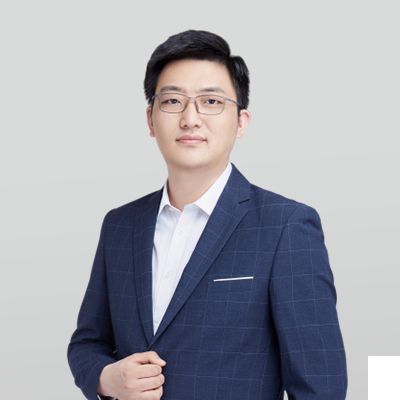杨老师 中公考研政治研究院院长 吉林大学马克思主义基本原理专业博士，对于马哲各知识点都有一定的教学和研究经验，曾多次发表优秀论文，并多次参与学校相关项目研究和论文集出版工作，现为中公考研教材和图书研发项目重要成员，对考情有深入研究。授课内容紧扣时政，理论与实际能够有效结合，擅长通过自主研发的方式帮助学生在实战中掌握马哲知识点。